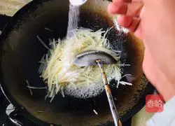 Illustration of how to make green pepper and potato shreds 5