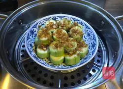 Illustration of how to make garlic steamed loofah 7