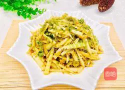 Illustration of how to stir-fry bamboo shoots with pickled vegetables 9