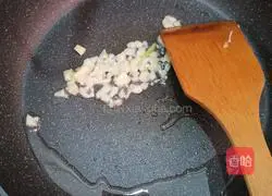 Illustration of how to make zucchini with tomato sauce 3