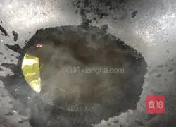 Illustration of how to make spicy garlic moss 5