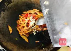 Illustration of how to stir-fry tomatoes and eggplants 8