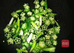 Illustration of how to make okra and scrambled eggs 7