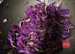Illustration of how to make fried purple cabbage 6