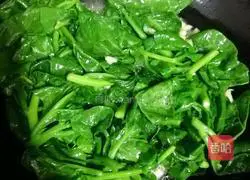 Illustration of how to make stir-fried fungus 3