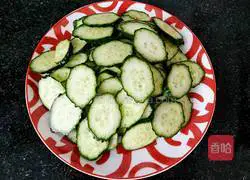Illustration of how to make stir-fried cucumber slices 2