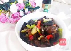 Illustration of how to make cucumber mixed with fungus 10