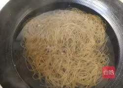 Illustration of how to make amaranth mixed with vermicelli 5