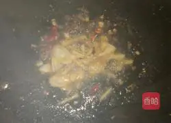 Illustration of how to make hand-shred cabbage 5