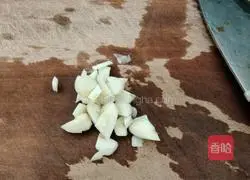 Illustration of how to make garlic lettuce 3