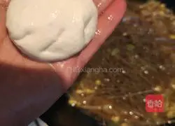 Illustration of how to make bean sprouts vermicelli cakes 15