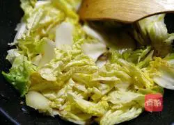 Illustration of how to make stir-fried cabbage with soy sauce 8