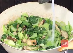 Illustration of Stir-fried Chinese Cabbage with Mushrooms 9