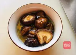 Illustration of how to make fried rapeseed with mushrooms 1