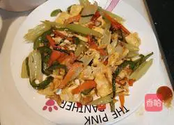 Illustration of how to make fried eggs with celery 6