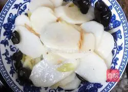 Illustration of how to stir-fry fungus with long yam 8