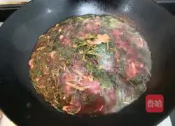 Illustration of how to make garlic shrimp skin and red amaranth 15