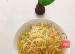 Illustration of how to make spicy and sour shredded potatoes 10