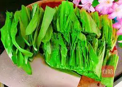 Illustration of how to make garlic lettuce 2