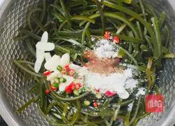 Illustration of how to make spicy and sour kelp shreds 3