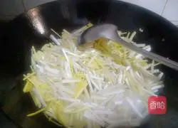 Illustration of how to make egg and chive yolk 3