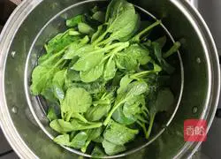 Illustration of how to make salted cabbage 5