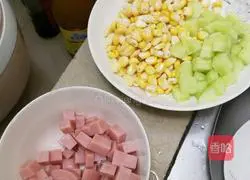 Illustration of how to make fried sausage with corn and cucumber 1