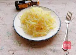 Illustration of how to make vinegar-coated potato shreds 13