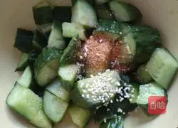 Illustration of how to make spicy pickled cucumbers 4