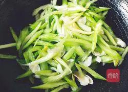 Illustration of how to make celery lily 8
