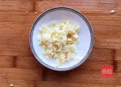 Illustration of how to make shredded garlic and carrots 2