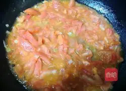 Illustration of how to make delicious tomato and potato shreds 4