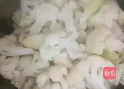 Illustration of how to make stir-fried cauliflower with tomatoes 1