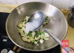 Illustration of how to stir-fry green beans and lilies 8