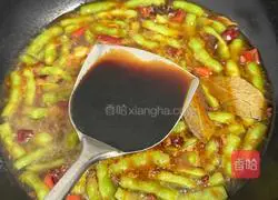 Illustration of how to make spicy braised edamame 7