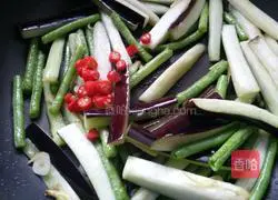 Illustration of how to make eggplant horn love 10