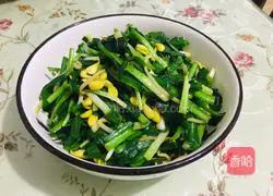 Illustration of how to stir-fry leeks with soybean sprouts 10