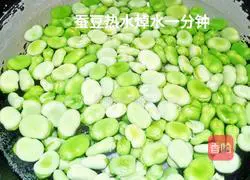 Illustration of how to stir-fry broad beans with sassafras in Pingxiang 4