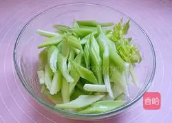 Illustration of how to make cold celery 2