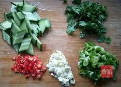 Illustration of how to make cold chicken feet 11