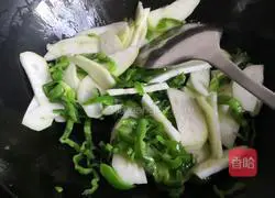 Illustration of how to make fried gourds with green pepper 5