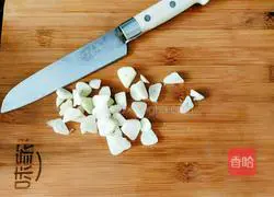 Illustration of how to stir-fry cattail with tomatoes 4