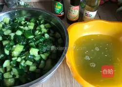 Illustration of how to make pickled cucumbers 5
