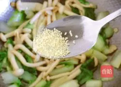 Illustration of how to make stir-fried cabbage with seafood mushrooms 13