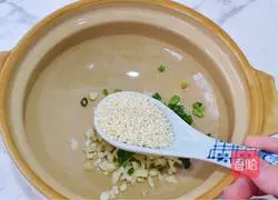 Illustration of making spicy and sour sweet potato noodles 10