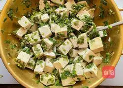 Illustration of how to make Chinese toon sprouts mixed with tofu 6