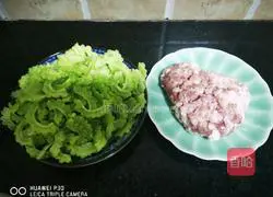 Illustration of how to make Jade Bitter Melon Shaozi 1