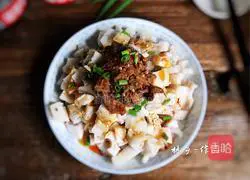 Illustration of how to make mushroom sauce mixed with diced lotus root 8