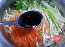 Illustration of how to make cold shredded dried tofu 4