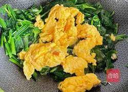 Illustration of how to make stir-fried spinach and eggs 5